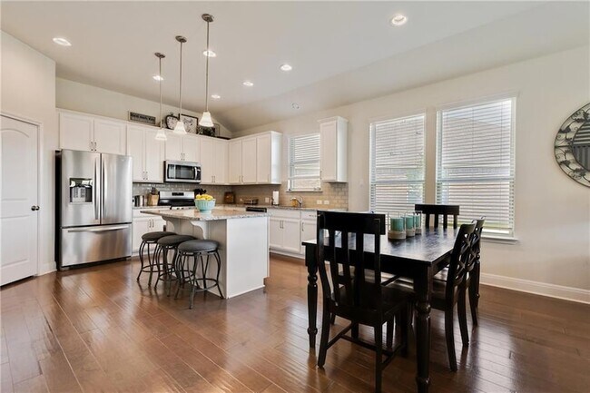 Foto del edificio - 1016 McCormick Cv