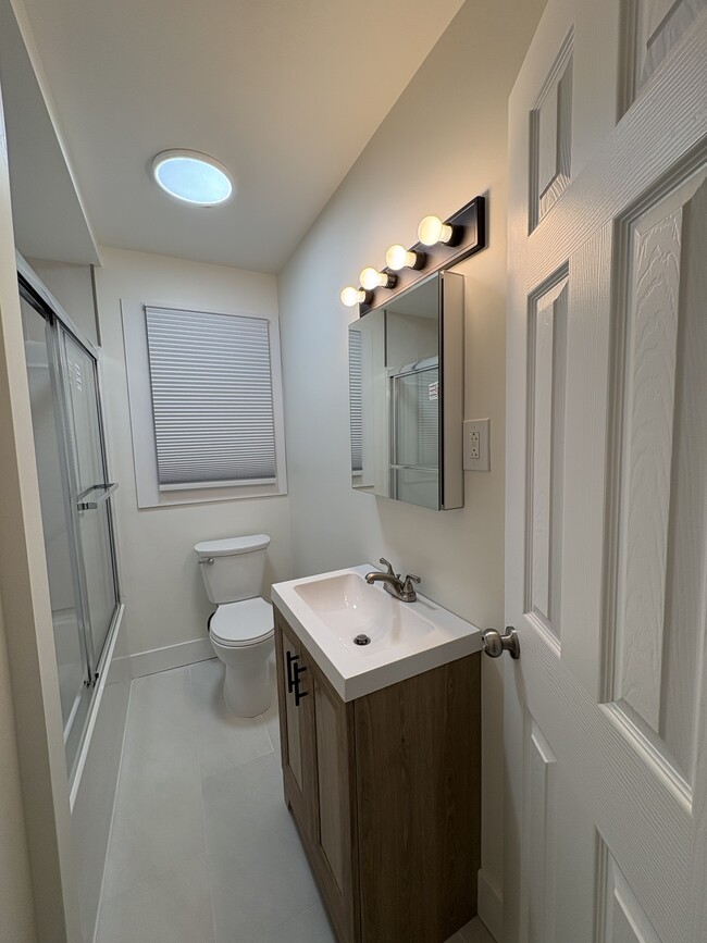 Foto del edificio - 193 Jerome Ave