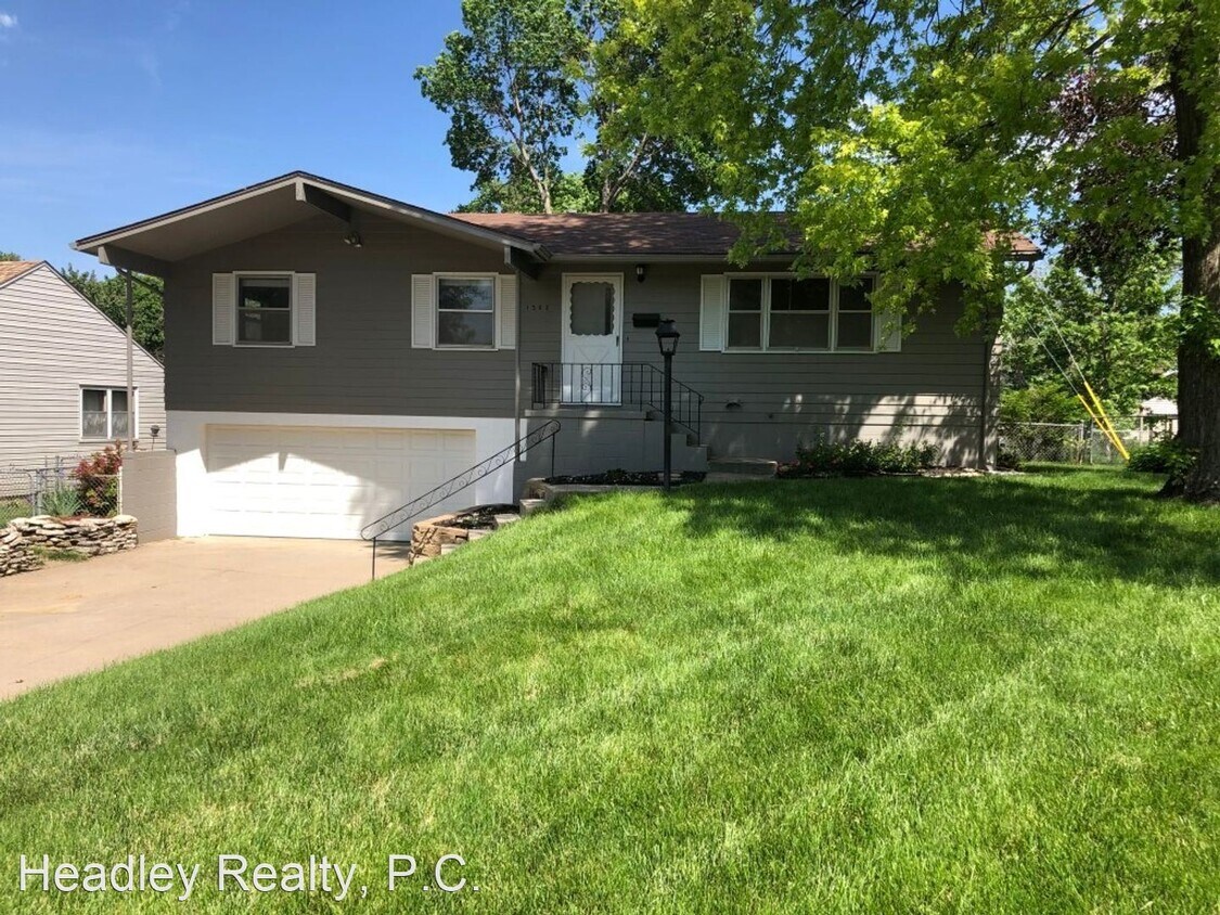 3 br, 1.5 bath House 1302 Englewood Dr House Rental in Bellevue, NE