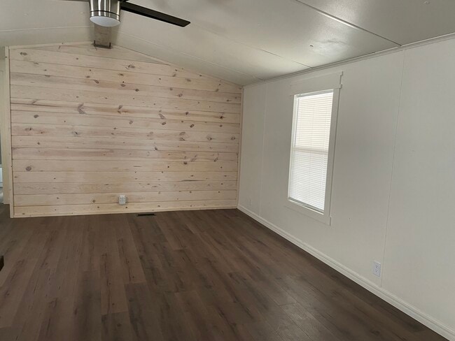 Building Photo - 4035 N Robin Dr