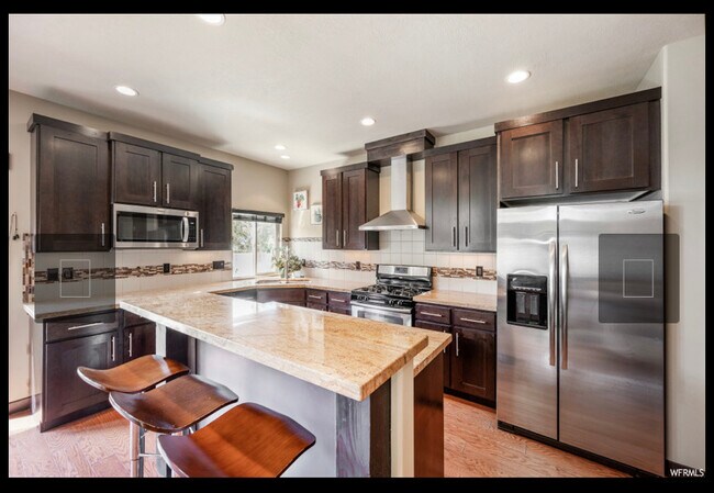 Kitchen - 822 E Olivia Ct
