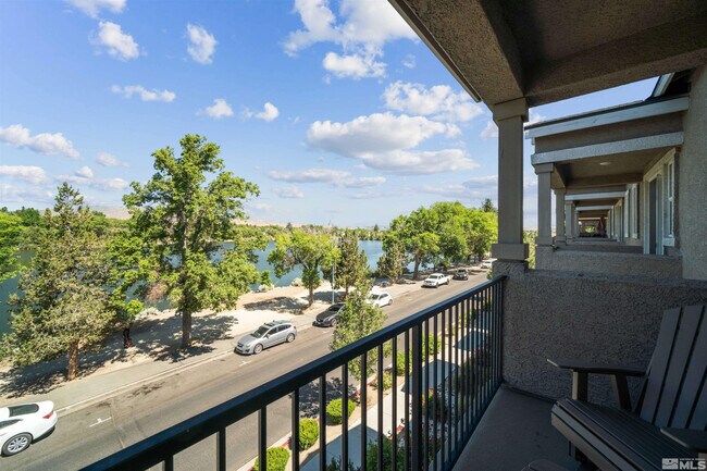 Building Photo - 2490 Eastshore Dr.