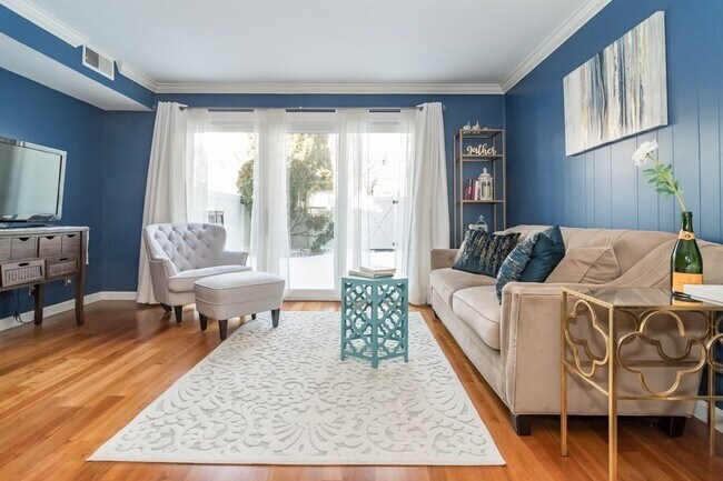 Building Photo - 1107 Windsor Dr