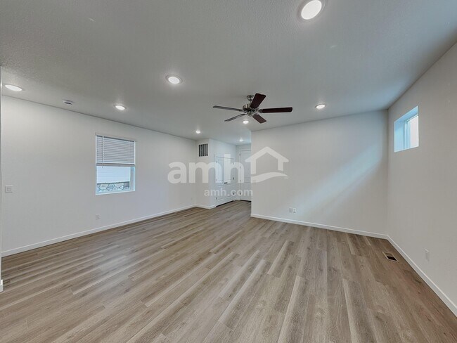 Building Photo - 350 N Addison Way