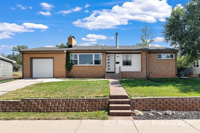 Building Photo - 2028 Stirling St