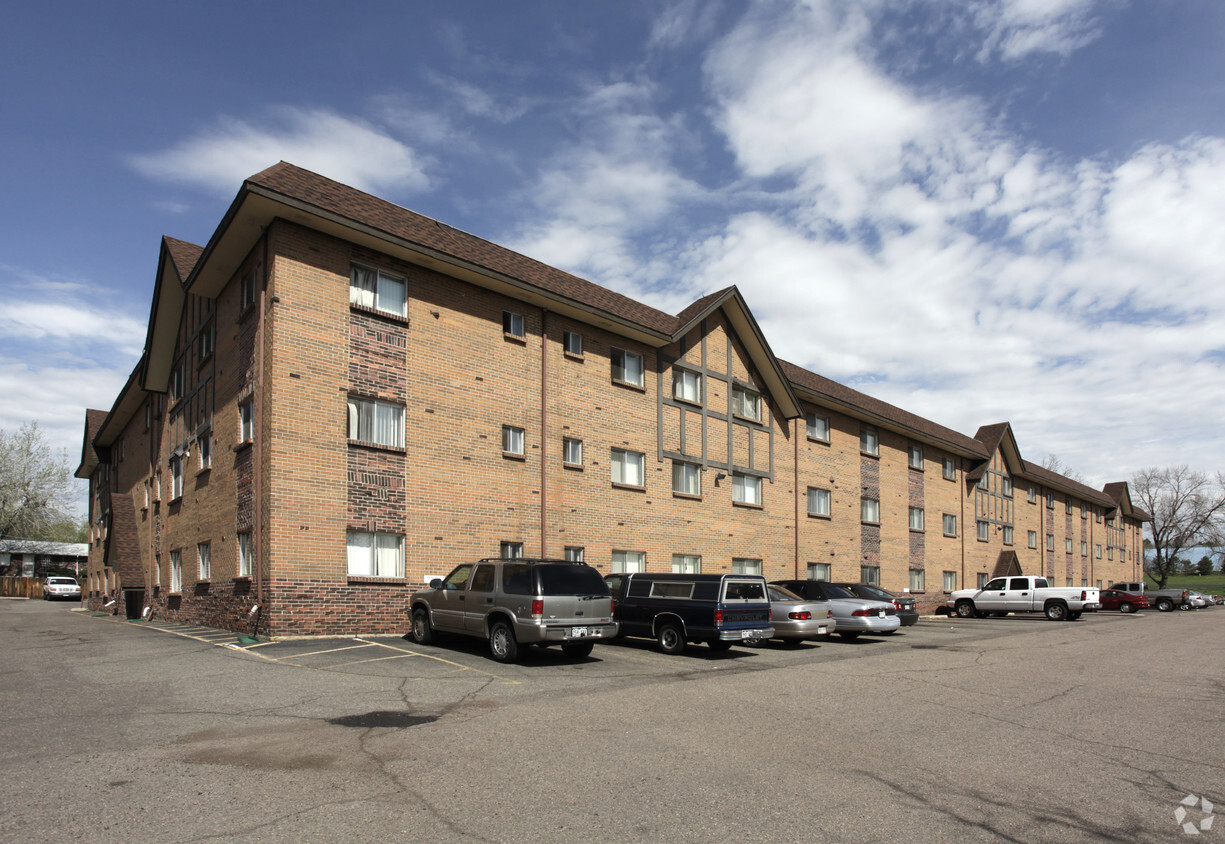 Primary Photo - Crestview Apartments