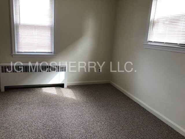 Building Photo - One Bedroom Apartment - 19111