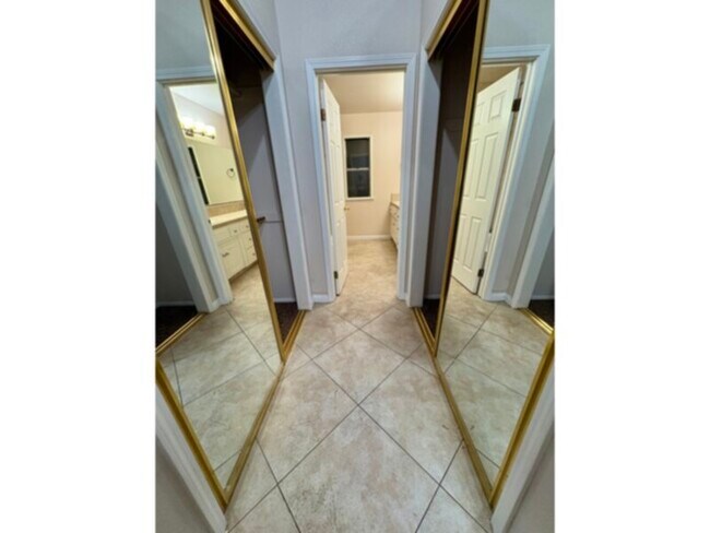Building Photo - New price!!!!