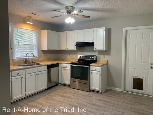 Foto del edificio - 3 br, 2 bath House - 208 E. McCulloch Street