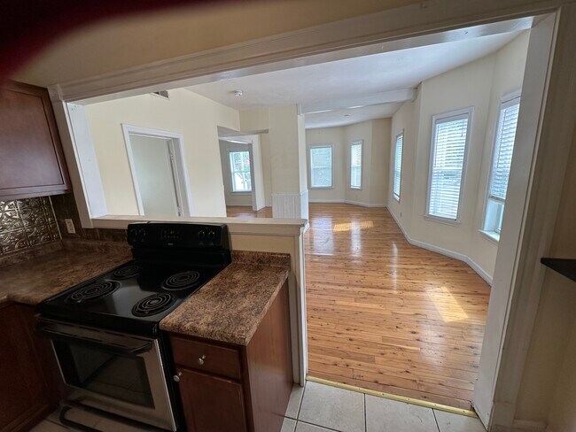 Living room - 831 Princeton Blvd