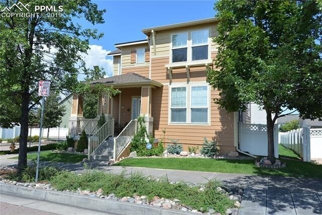Foto del edificio - Large updated home with mountain views!