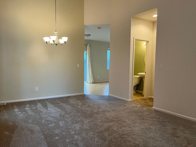 Foto del edificio - Lovely 3 Bedroom Home in Lakeland Hills In Auburn