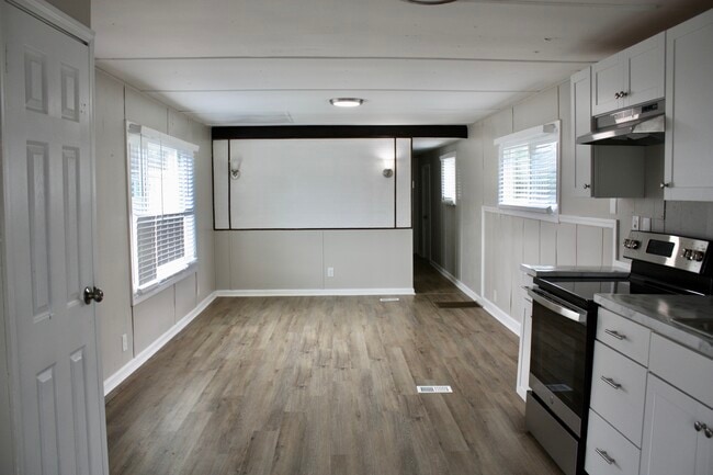 Building Photo - 415 W Limestone Rd