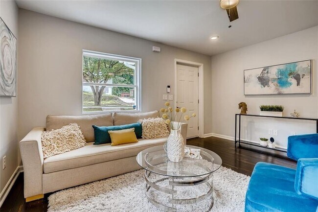 Foto del edificio - 240 Holly Rd NW