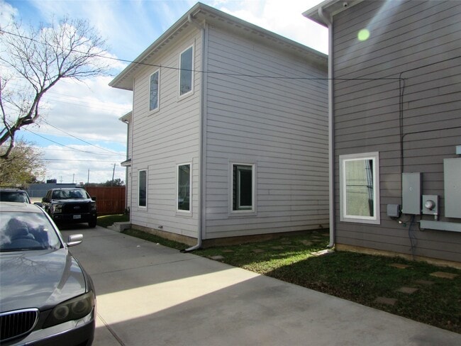 Building Photo - 3249 Dixie Dr