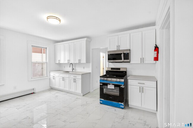 Foto del edificio - 168 Black Rock Ave