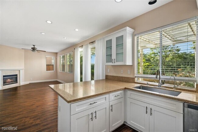 Building Photo - 4 br, 2.5 bath House - 9 Acorn Rdg