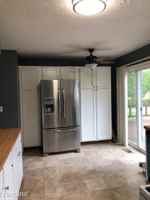 Foto del edificio - 4 br, 2.5 bath House - 3170 E Lake Lansing Rd