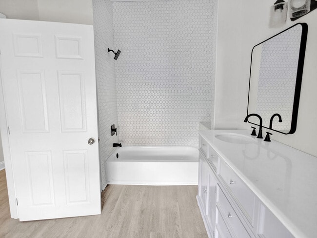 Building Photo - 1214 E Eager St