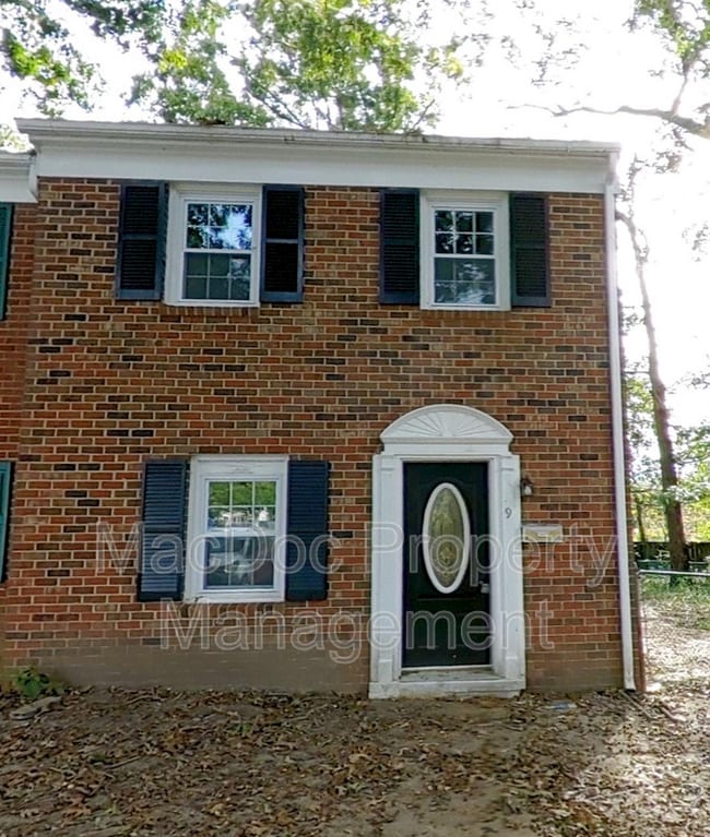 Building Photo - 9 Farrell Ln
