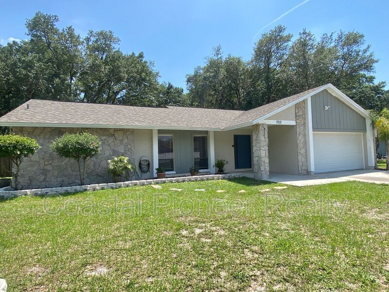 Primary Photo - 703 Sandy Creek Dr