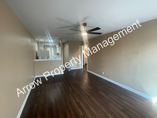 Building Photo - Newly Renovated 3 Bedroom 2 Bath Home in Nashville!
