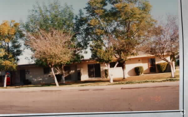 Building Photo - Glen Drive Apartments