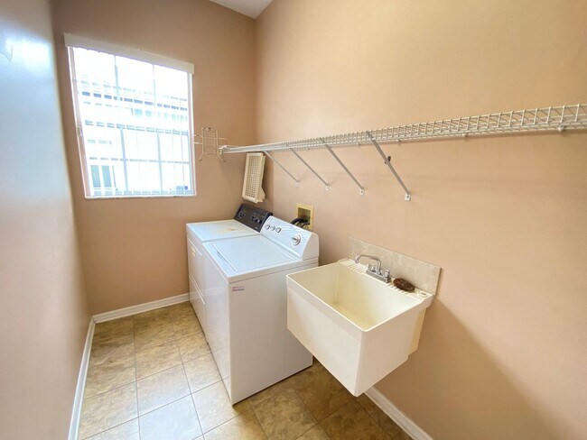 Building Photo - 4B/3.5B with a private pool, water views i...