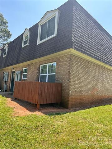 Building Photo - 5808 Hunting Ridge Ln
