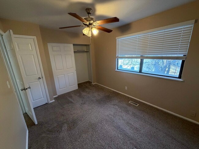 Building Photo - 460 E Elm St