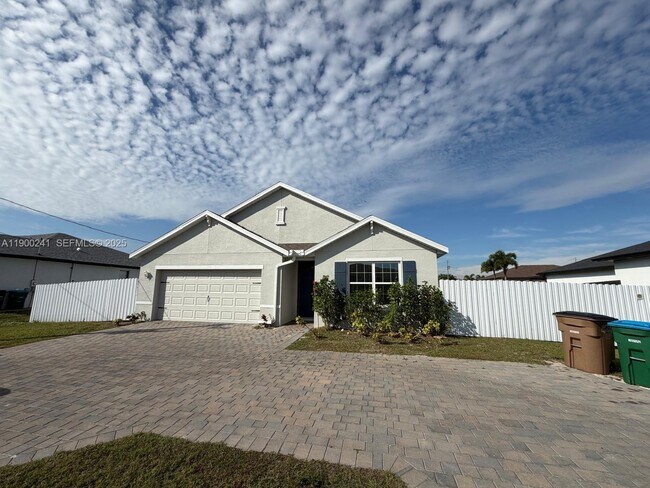 Foto del edificio - 304 El Dorado Blvd S