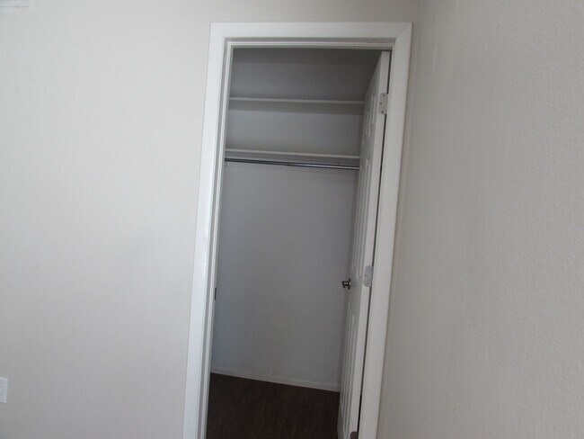 Foto del edificio - 3231 Lakeside Dr