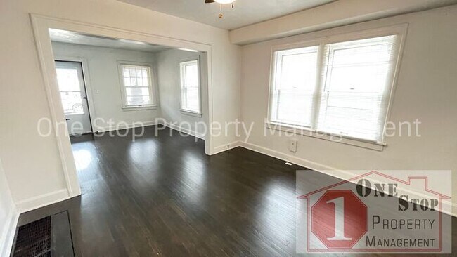 Foto del edificio - Beautiful 2 Bedroom 1 Bathroom Home in Kansas City!