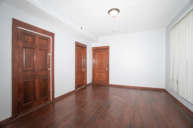 Building Photo - 723 N Trumbull Ave