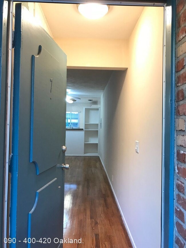 Building Photo - 400-420 N Oakland Ave