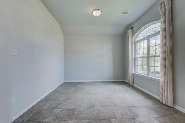 Building Photo - 208 Shoreview Dr