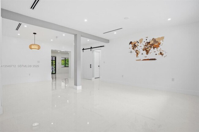 Building Photo - 56 Whitethorn Dr