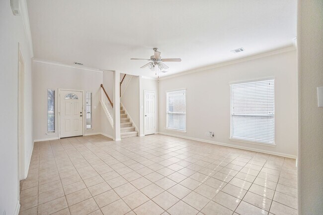 Foto del edificio - Stylish & Spacious 4-Bedroom Home in Conve...