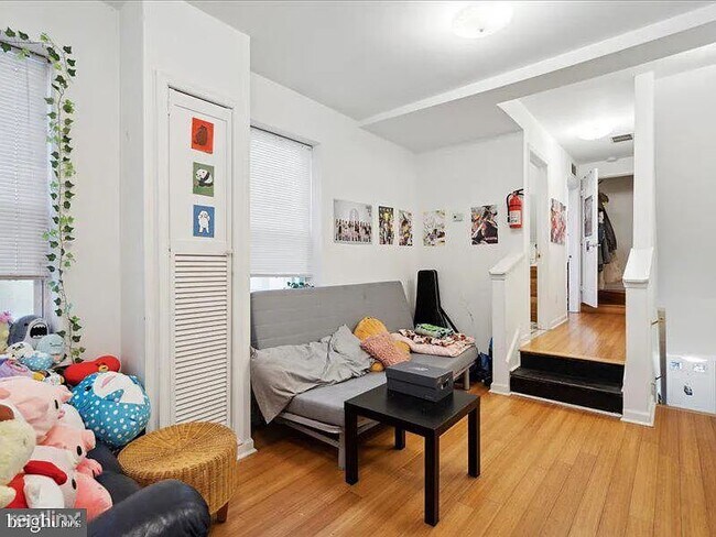 Foto del edificio - 5 br, 3 bath Townhome - 1725 Willington St...