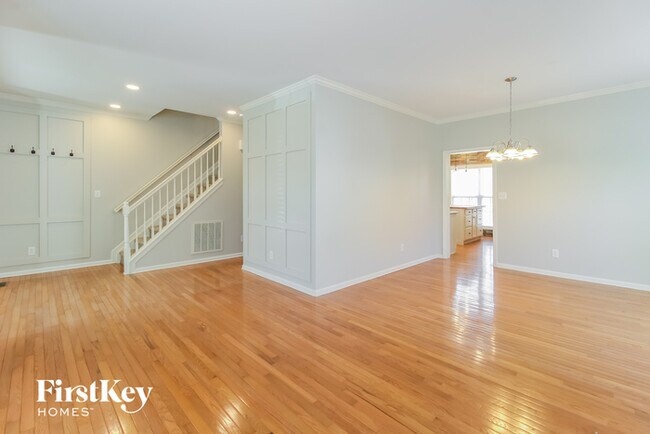 Building Photo - 2807 Grasmere Dr