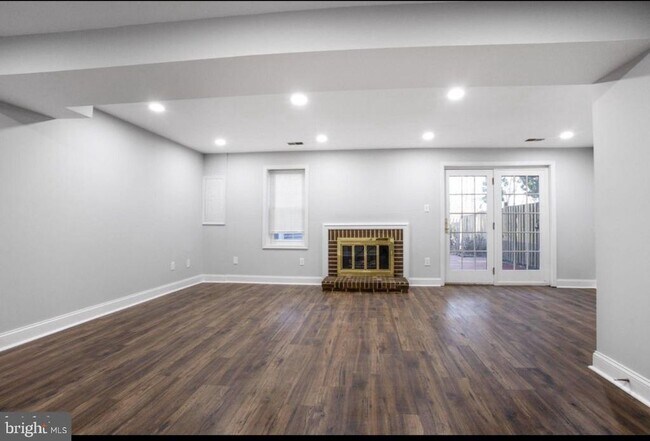 Foto del edificio - 9612-9612 Hillock Ct