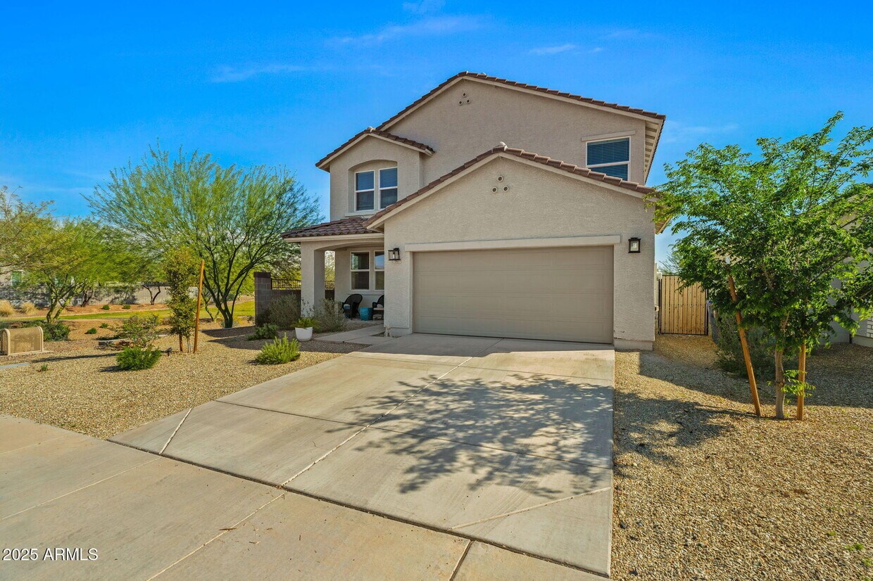 Foto principal - 17809 W Country Club Terrace