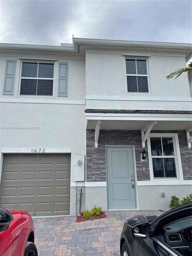 1672 SE 8th Ave, Florida City, FL 33034 Townhouse for Rent in Florida