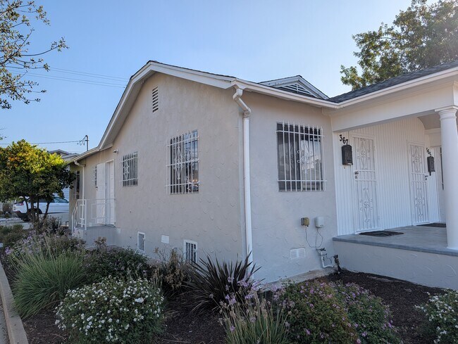 Building Photo - 367 Vine St