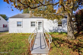 Building Photo - 13 Hawley Ave