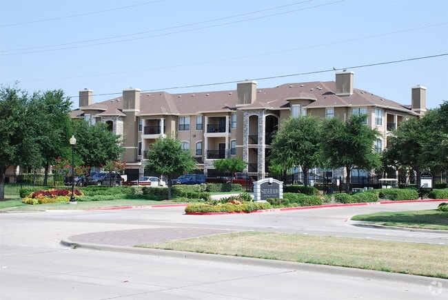 Building Photo - Silverado Apartments