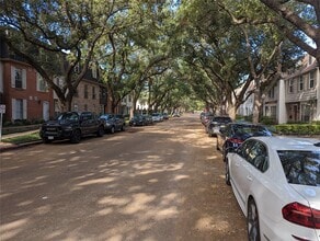 Building Photo - 355 N Post Oak Ln