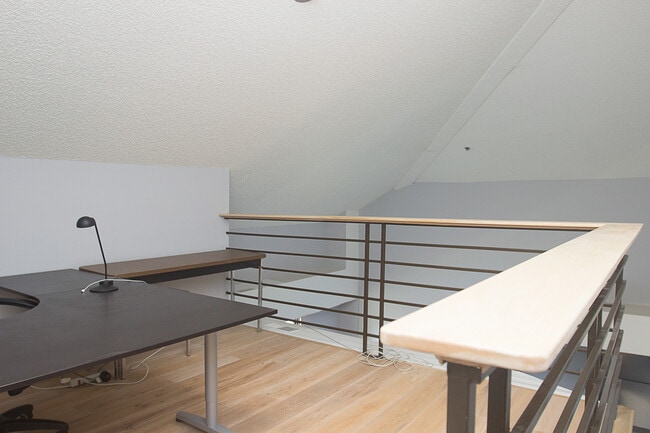 Building Photo - 64 N Mar Vista Ave