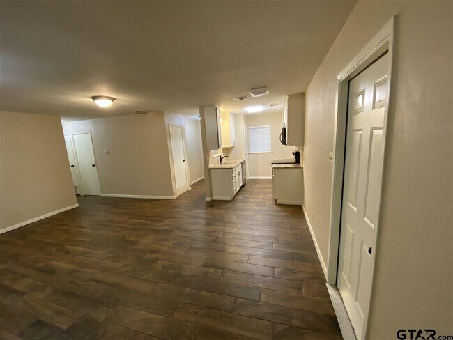 Building Photo - 804 Pinkerton-