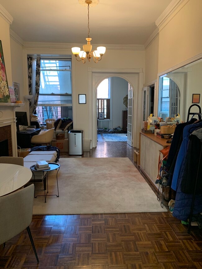 Middle Room - 2019 Locust St